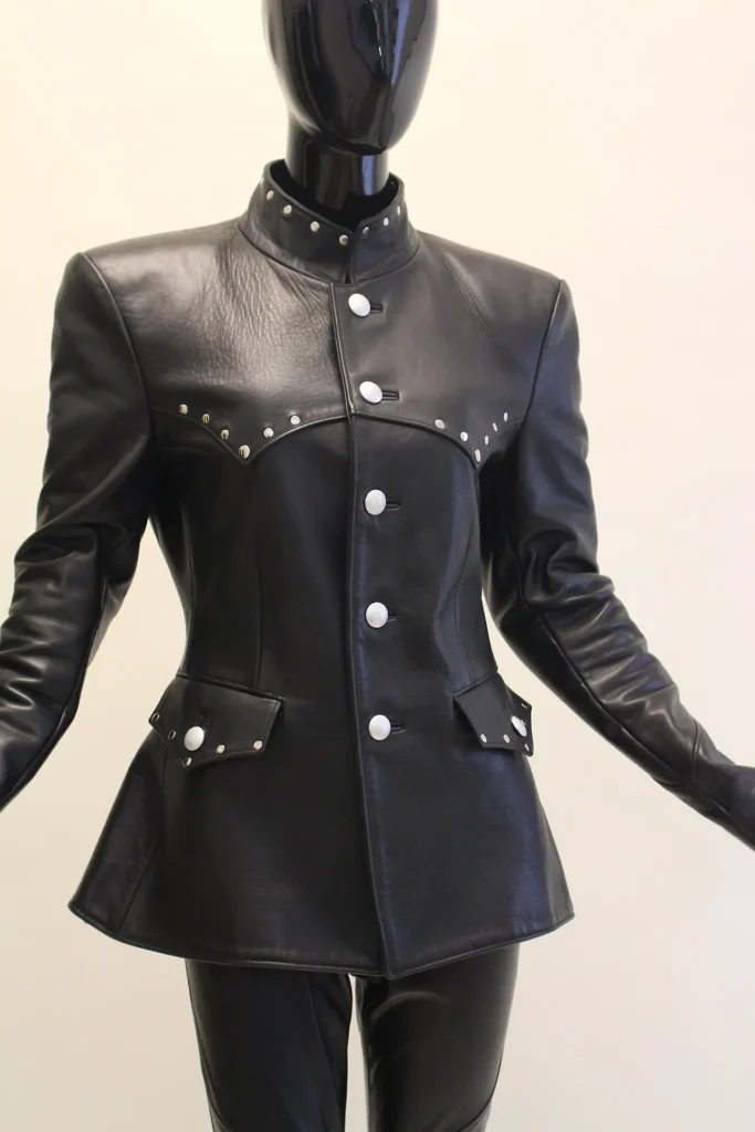 Lederjacke mit Nieten